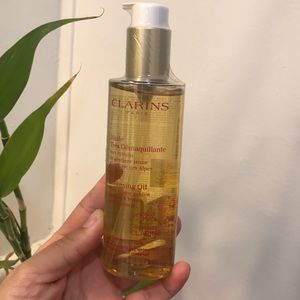 Clarins total cleansing oil makeup remover